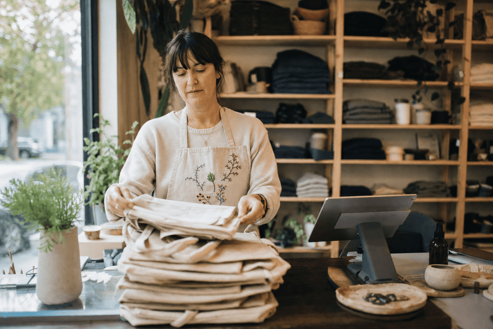 Custom Logo Tote Bags Case Study: How a Portland Retail Shop Standardized Its Storefront Merch